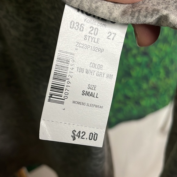 Croft & Barrow top with socks NWT feels like cuddle duds socks velour - Picture 8 of 8